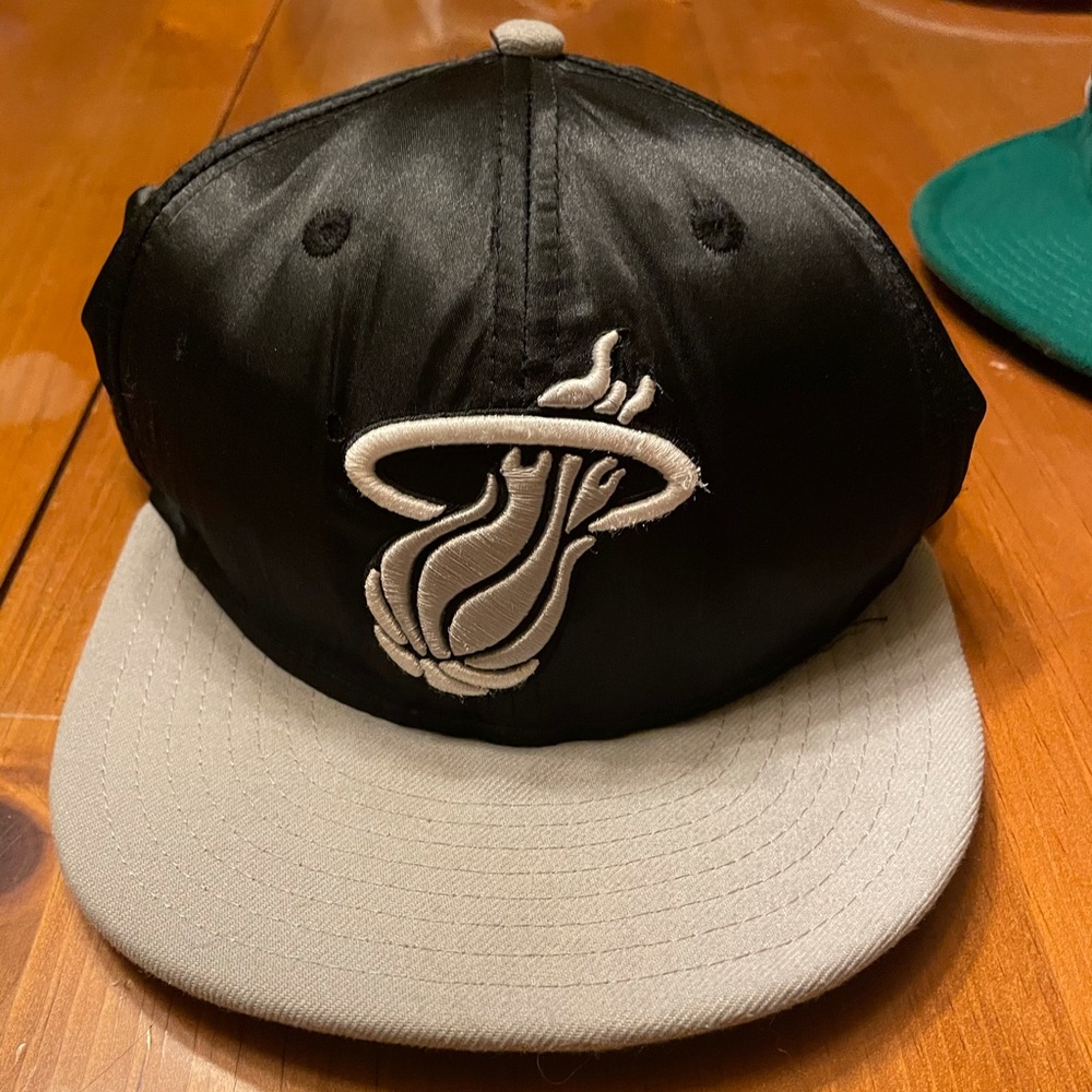 Vintage Miami Heat Black/Silver SnapBack Flatbrim